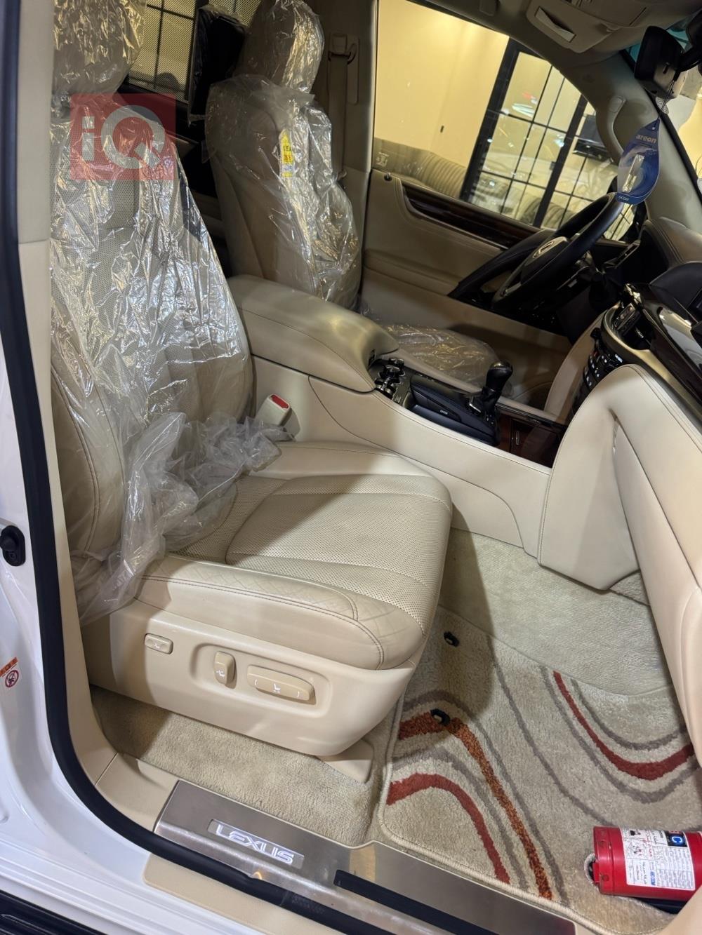 Lexus LX